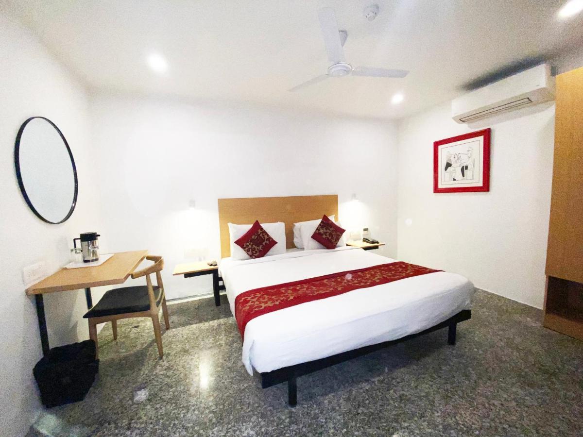 Hotel Orchid Saffron - Local Id Accepted New Delhi