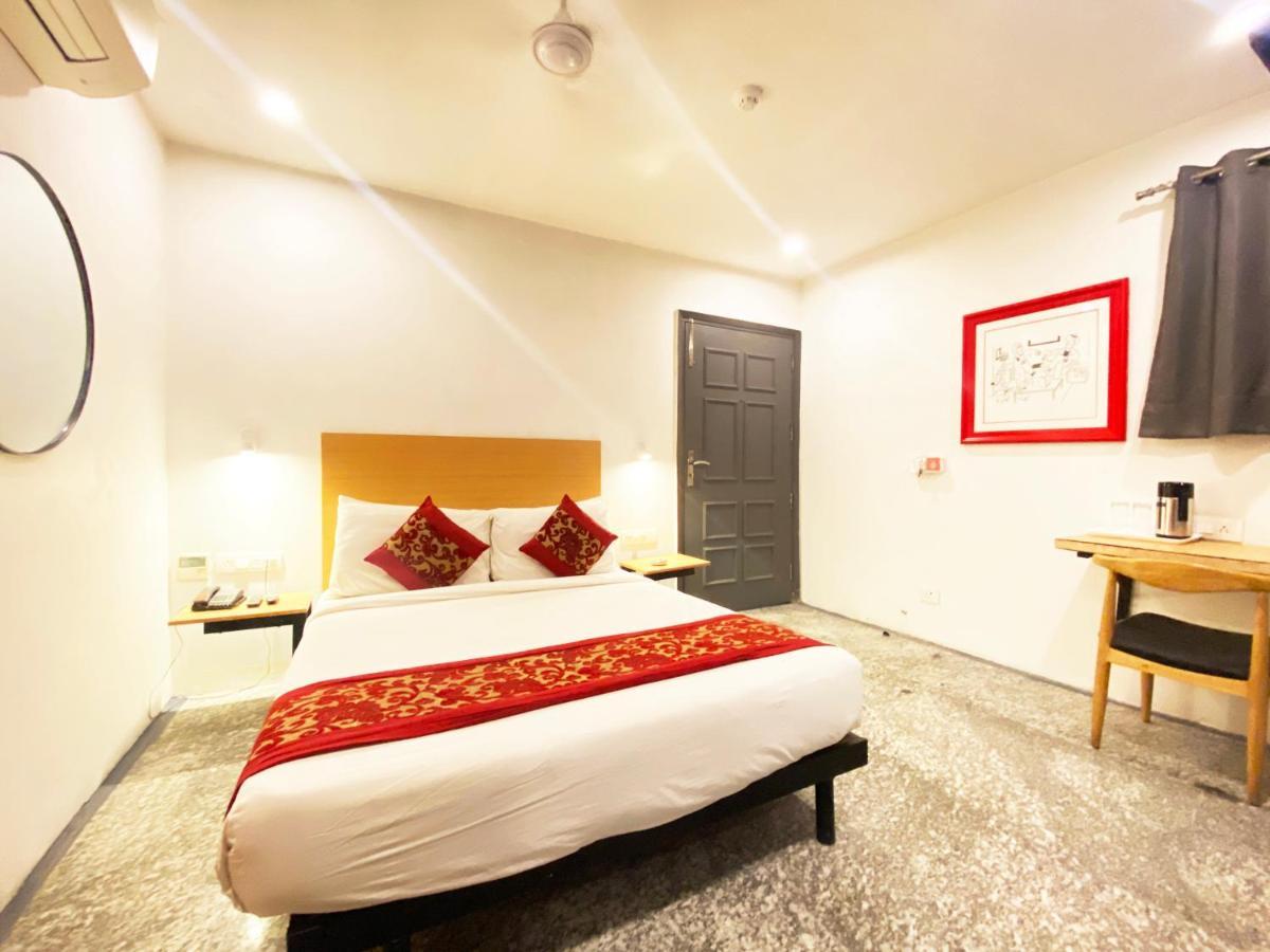 Hotel Orchid Saffron - Local Id Accepted New Delhi